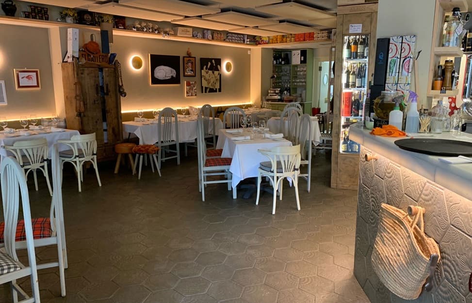 Sala y comedor de La Abacería de la Sal